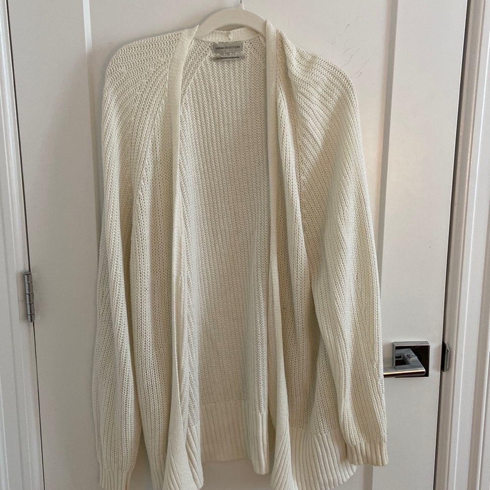 White/cream urban outfitters cardigan with pockets! Pictured on size small, 5’7”
